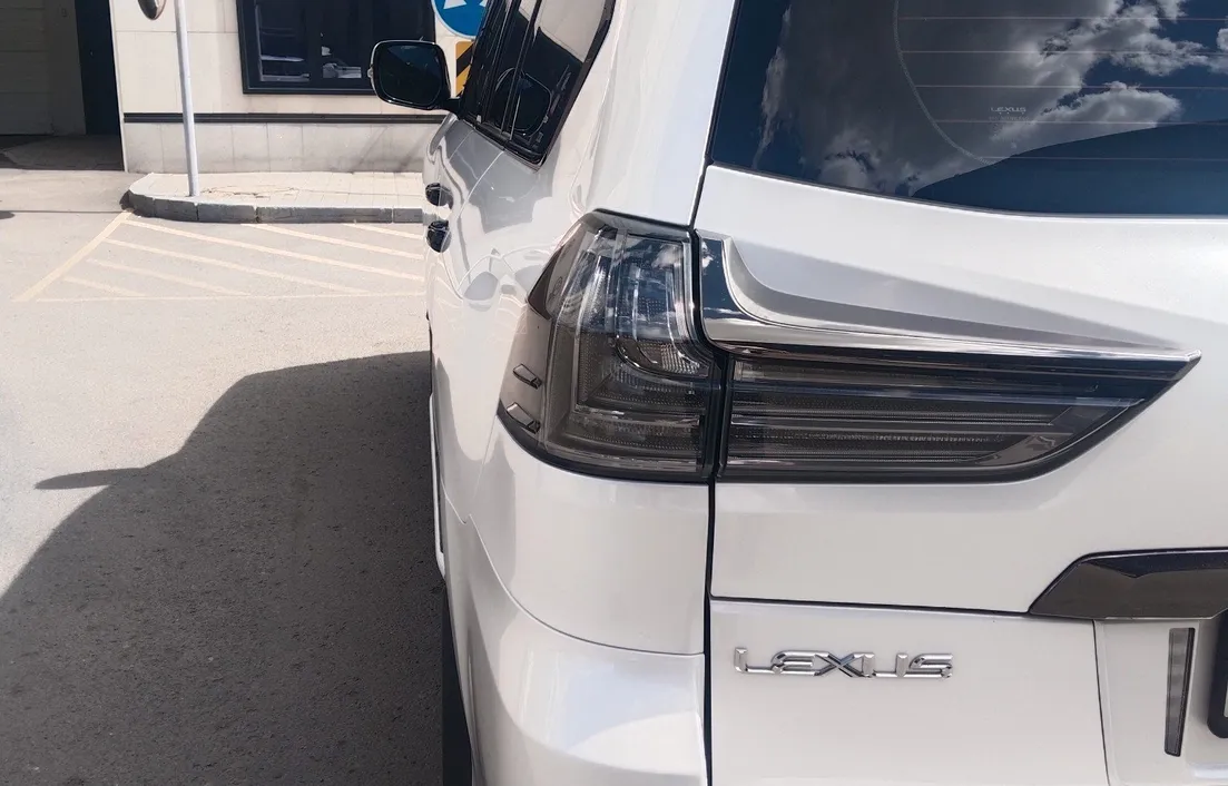 Lexus LX 2021