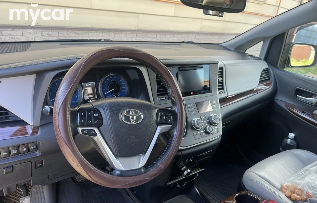 Toyota Sienna 2017