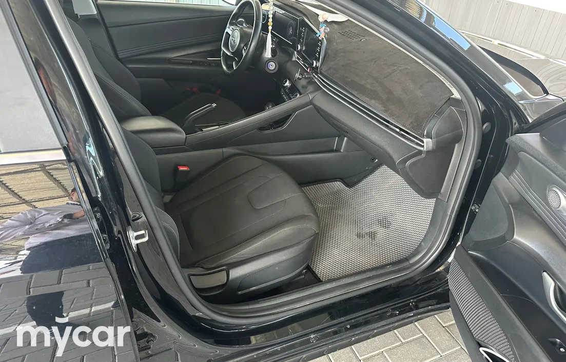 Hyundai Elantra 2023