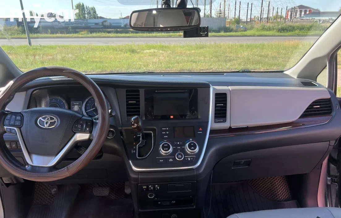 Toyota Sienna 2017