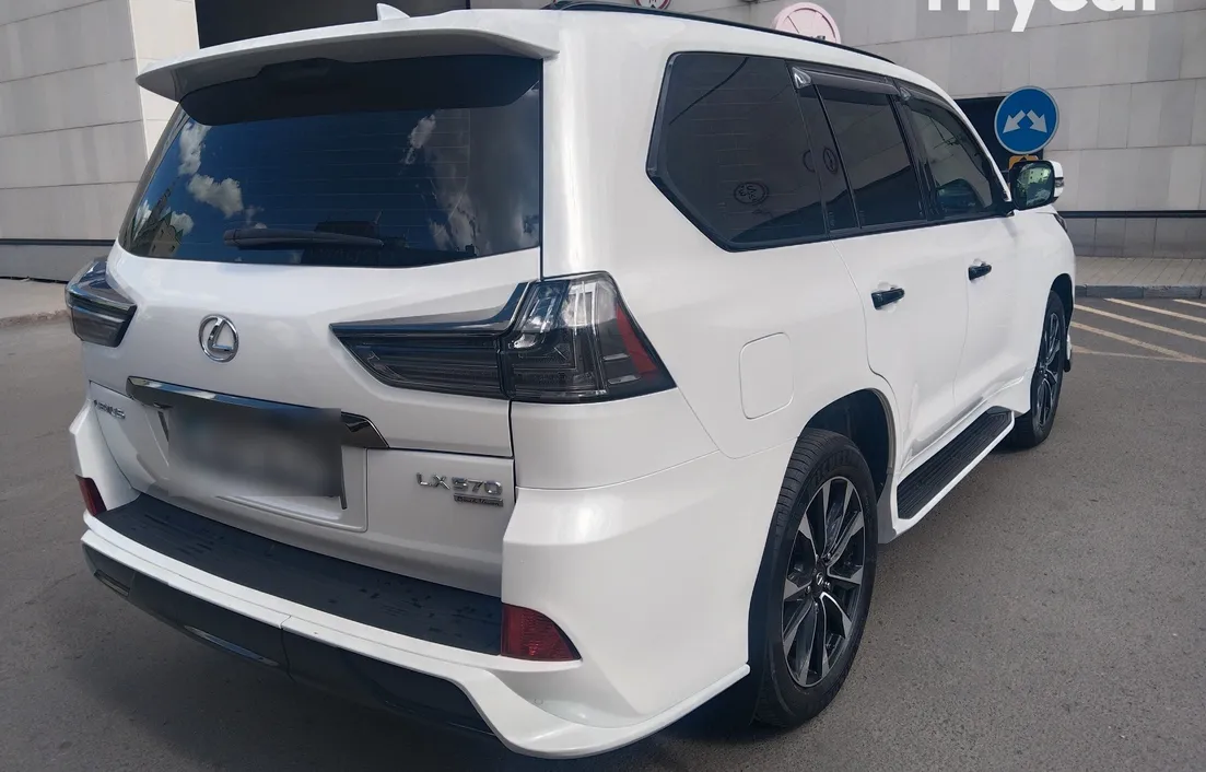 Lexus LX 2021
