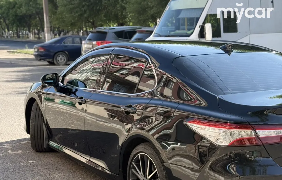 Toyota Camry 2021