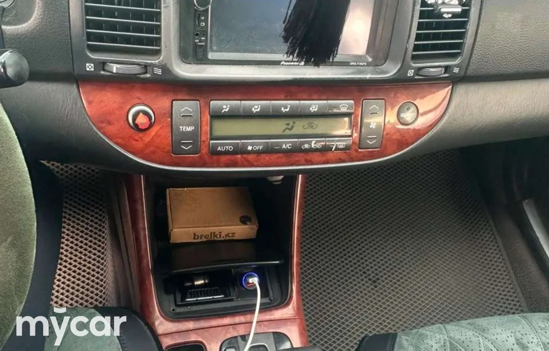 Toyota Camry 2004