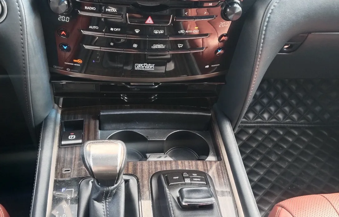 Lexus LX 2021