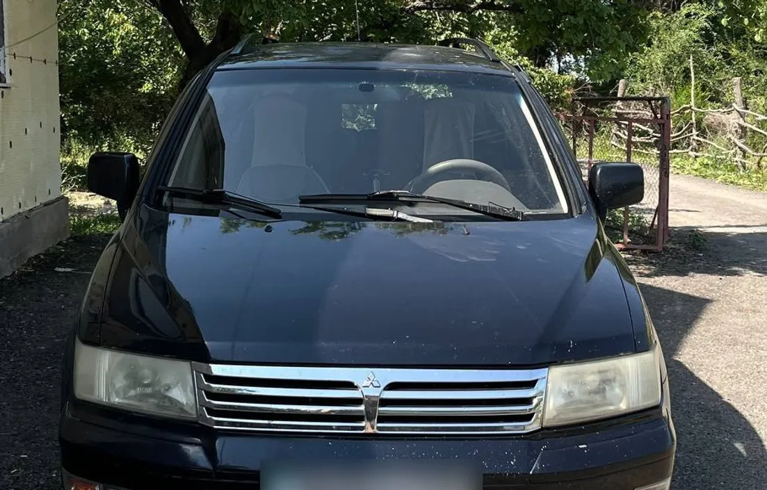 Mitsubishi Space Wagon 2001