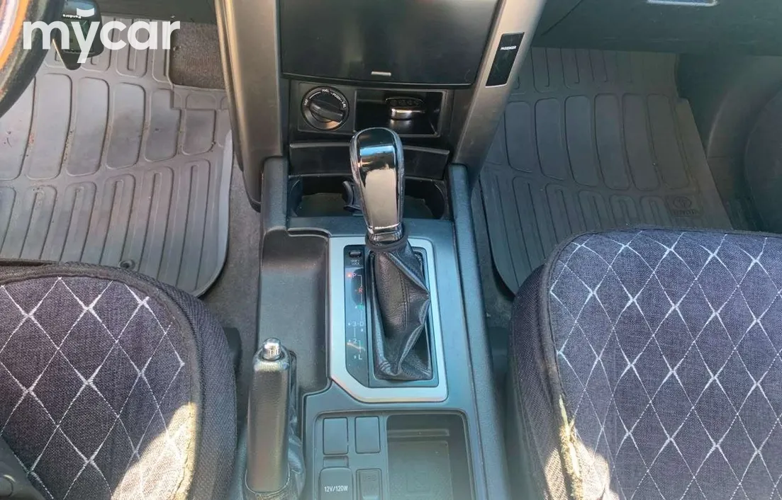 Toyota Land Cruiser Prado 2013
