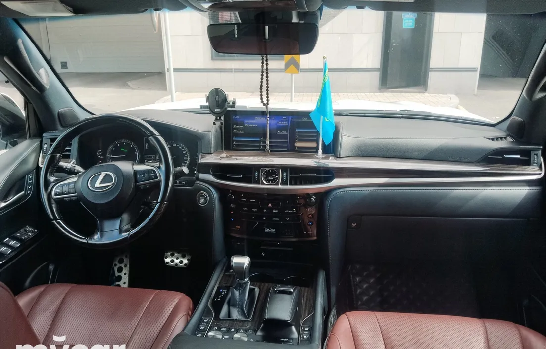 Lexus LX 2021
