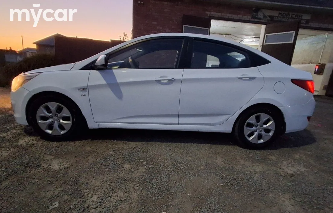 Hyundai Accent 2015