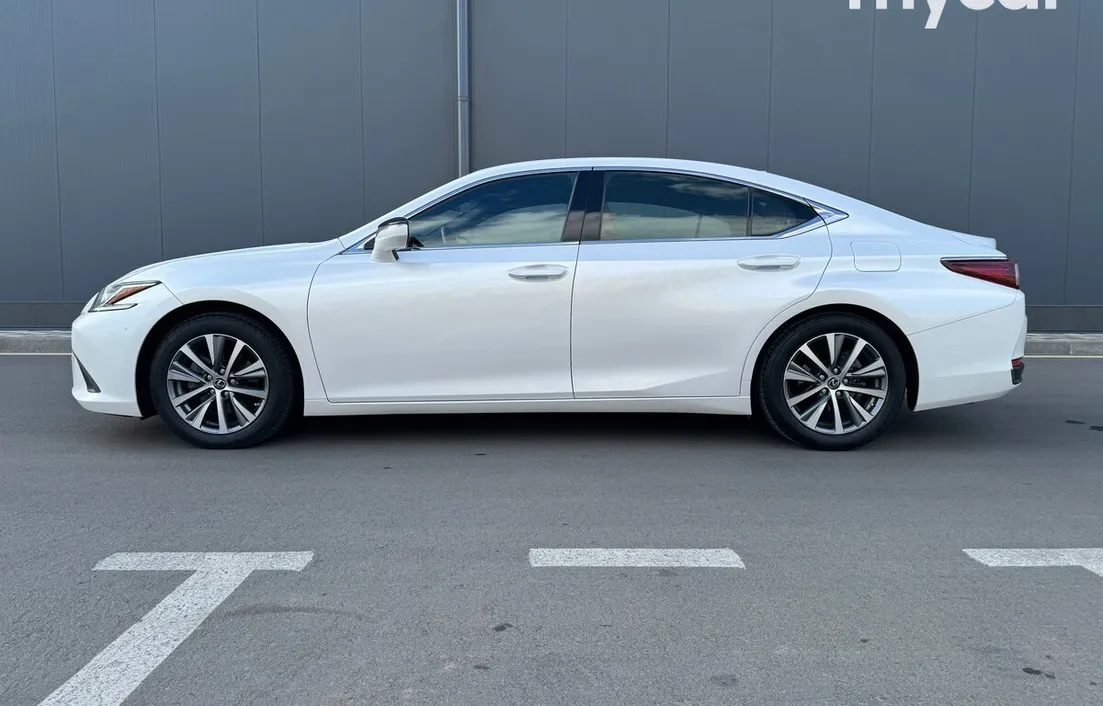 Lexus ES 2020
