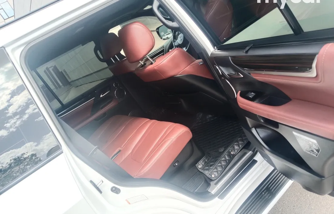 Lexus LX 2021