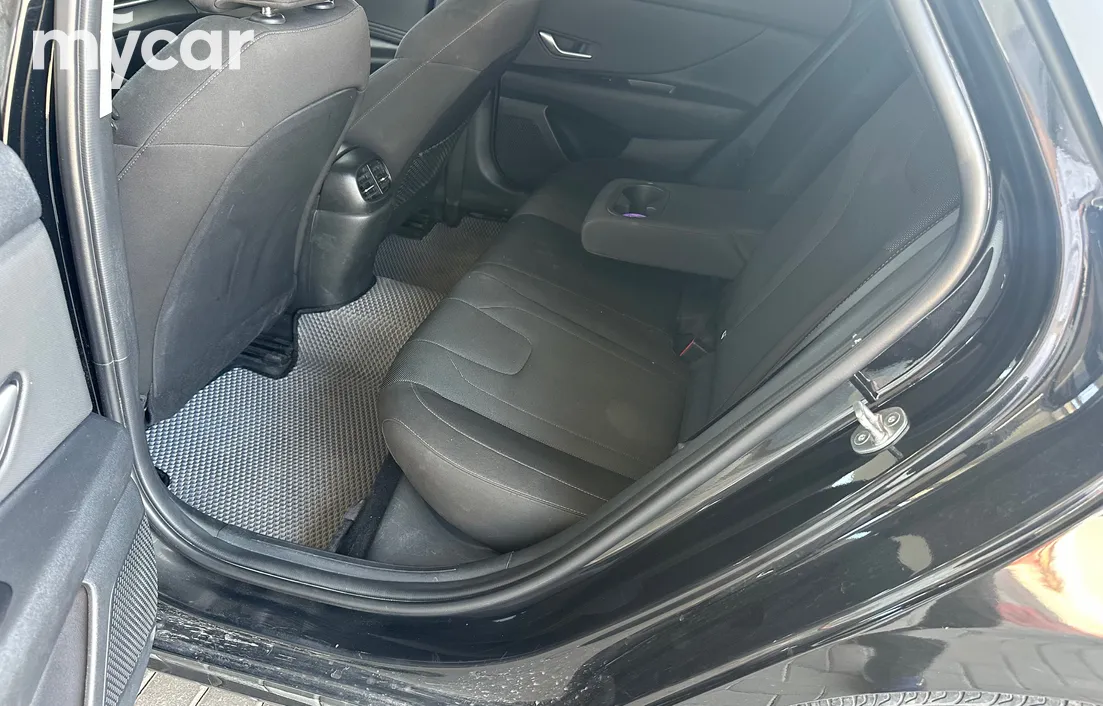 Hyundai Elantra 2023