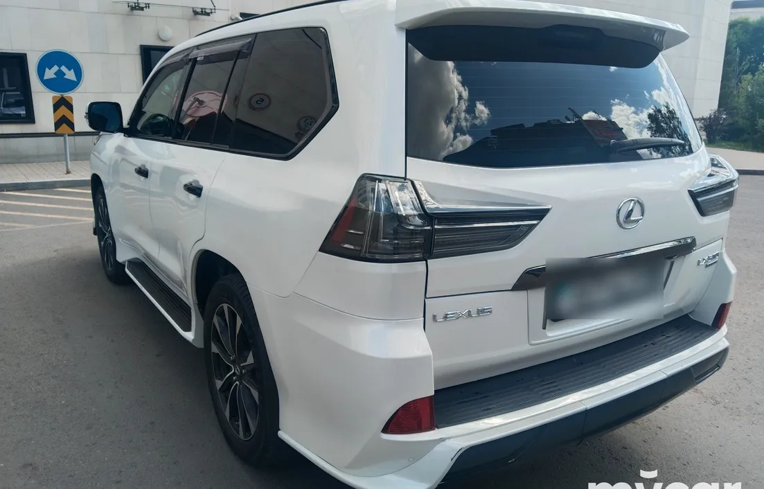 Lexus LX 2021