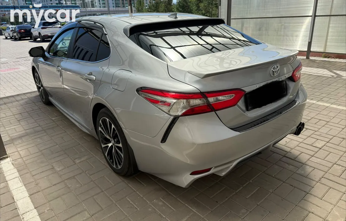Toyota Camry 2019