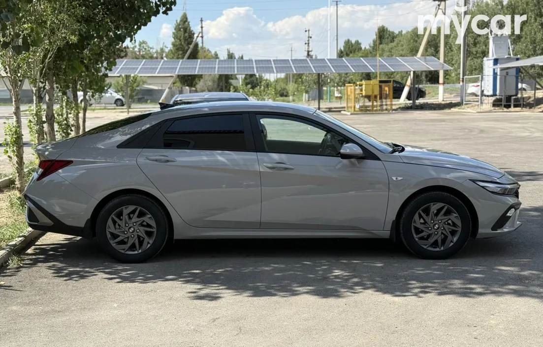 Hyundai Elantra 2024
