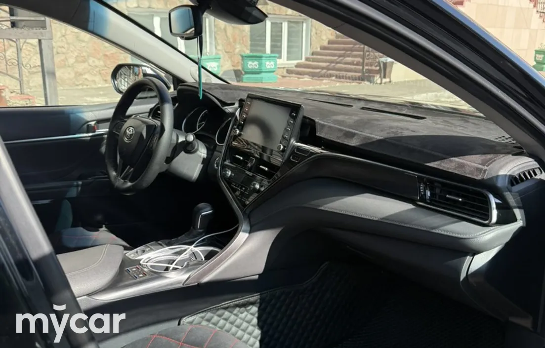Toyota Camry 2021