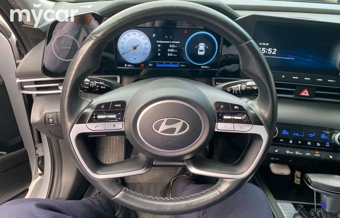 Hyundai Elantra 2024