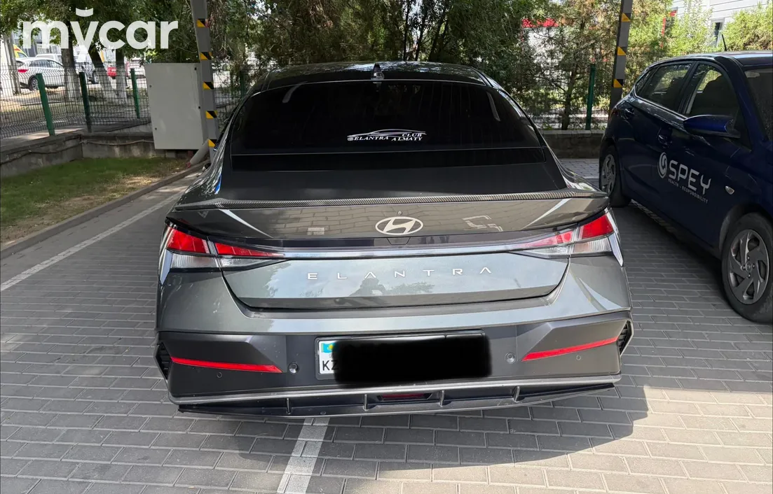 Hyundai Elantra 2024