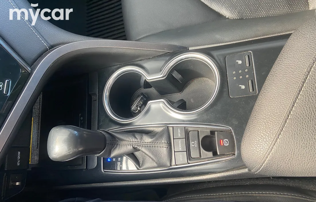 Toyota Camry 2019