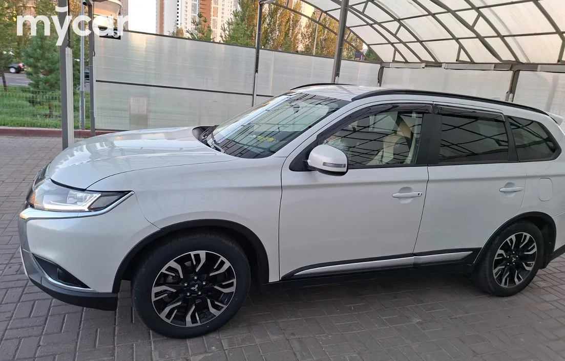 Mitsubishi Outlander 2021