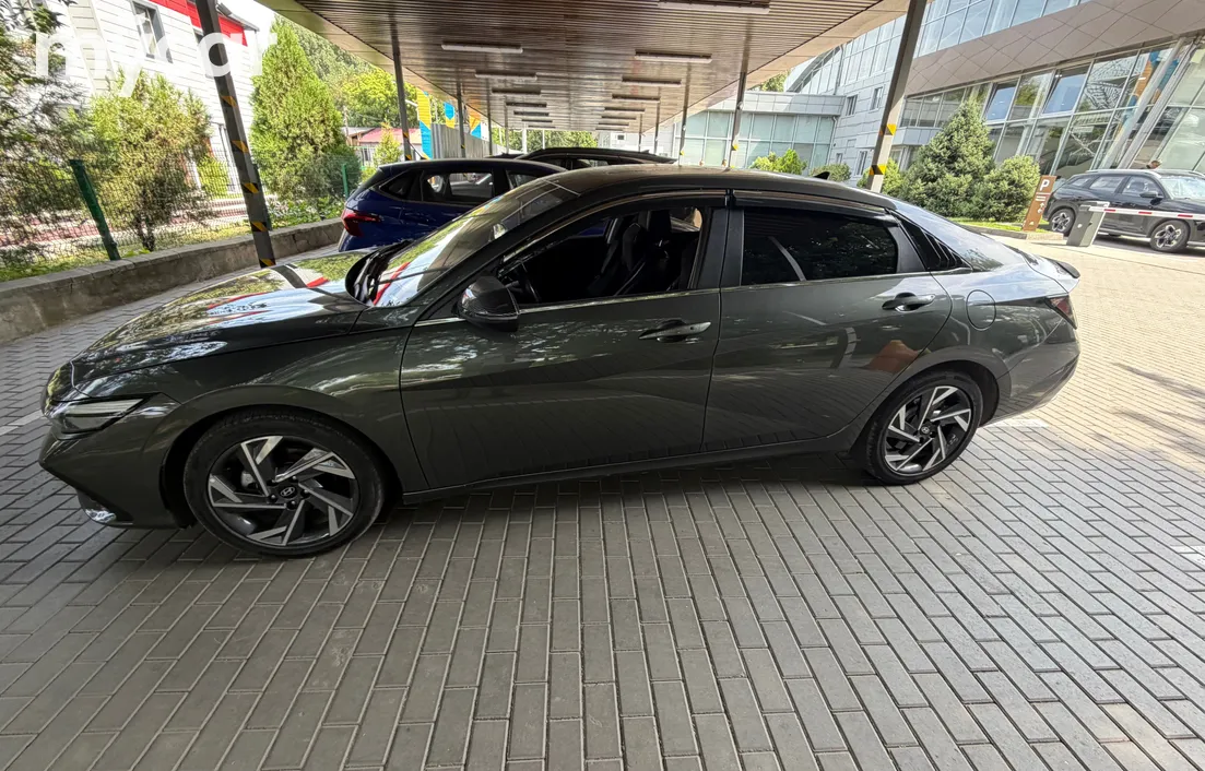Hyundai Elantra 2024