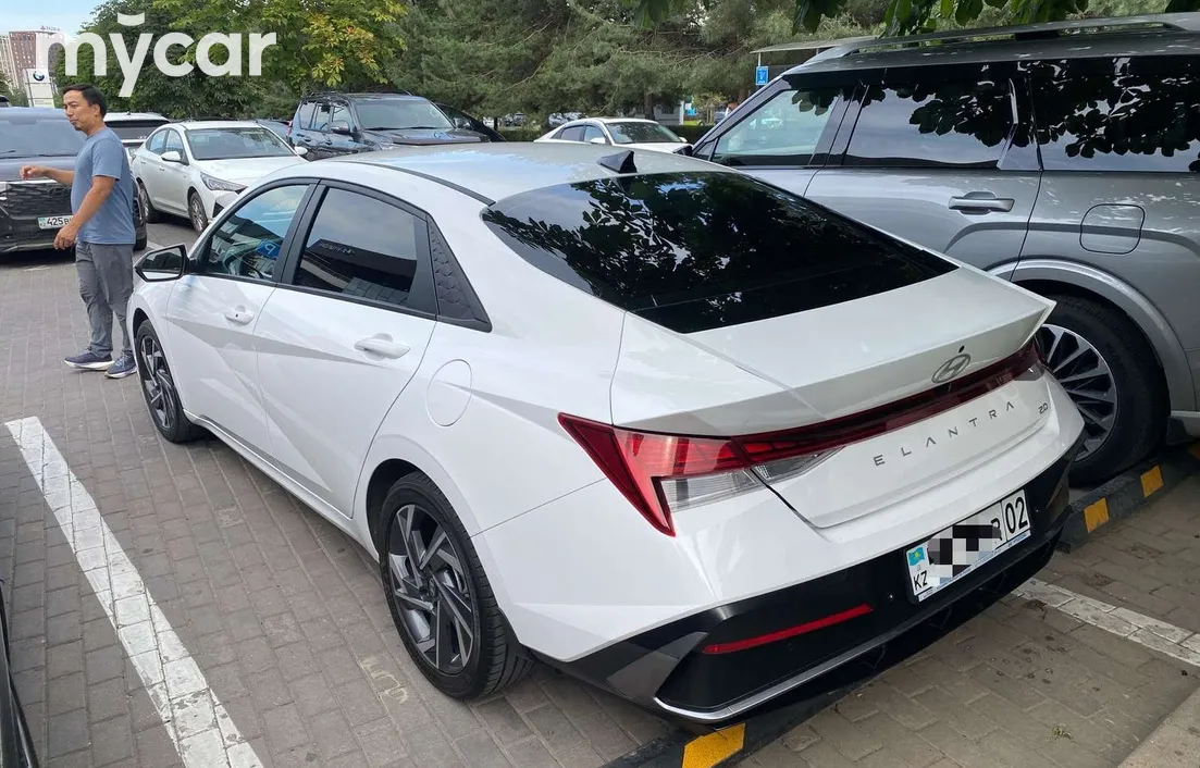 Hyundai Elantra 2024