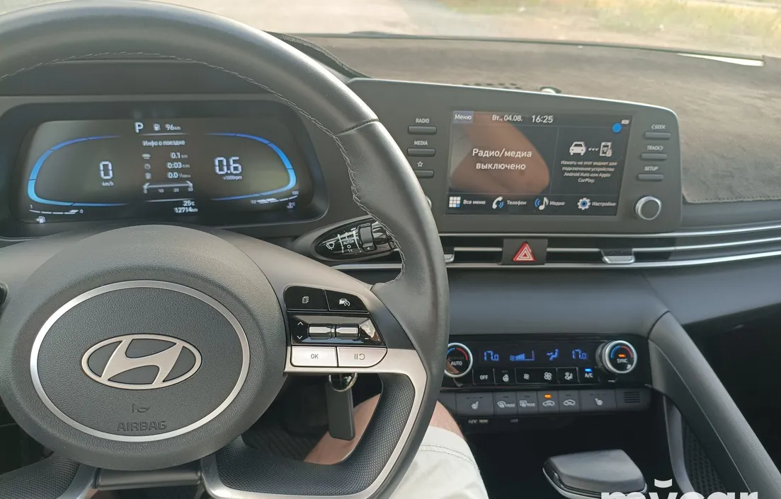 Hyundai Elantra 2025