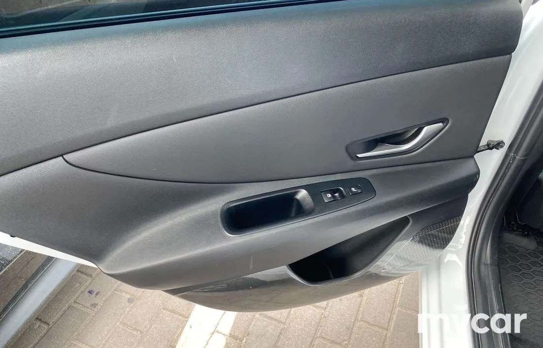 Hyundai Elantra 2024
