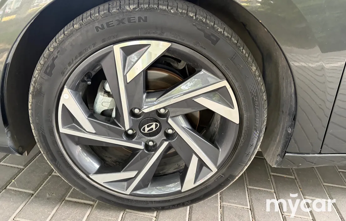 Hyundai Elantra 2024