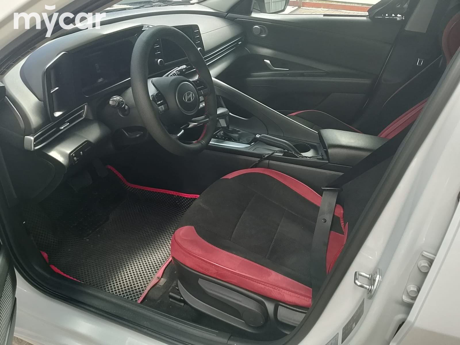 Hyundai Elantra 2024