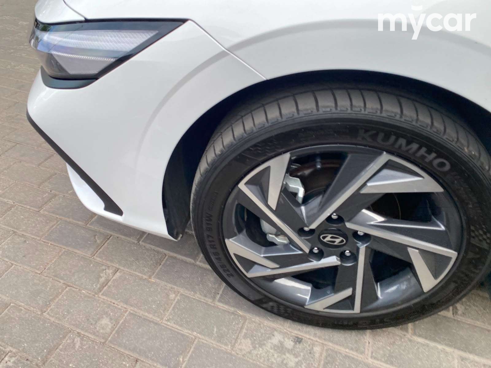 Hyundai Elantra 2024