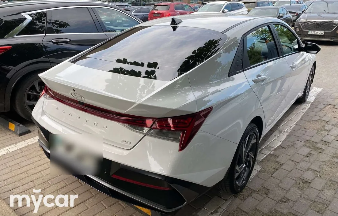 Hyundai Elantra 2024
