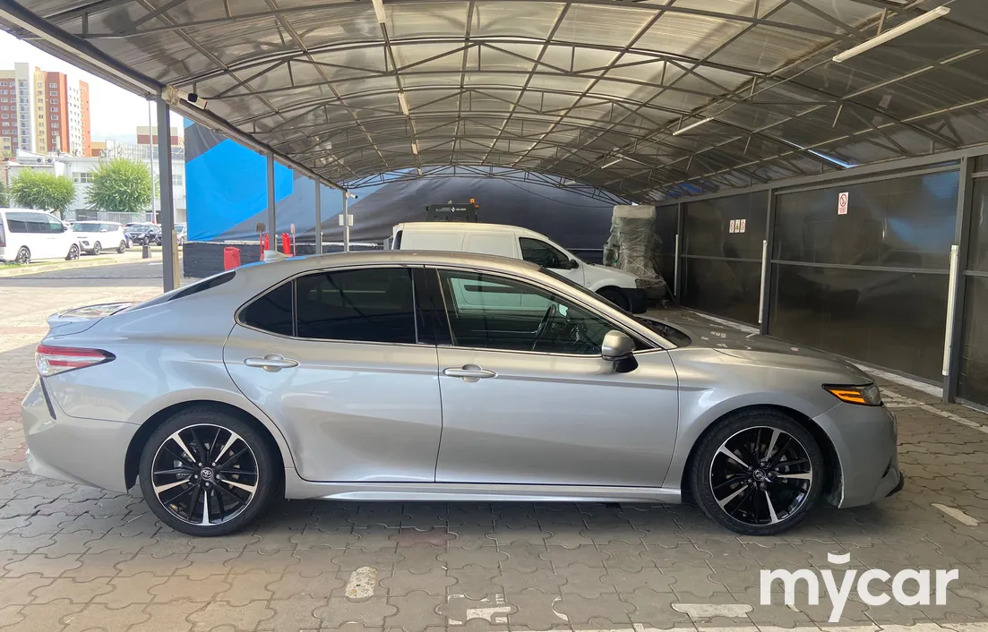 Toyota Camry 2019