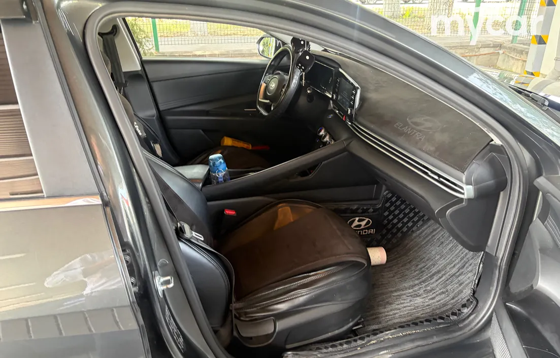 Hyundai Elantra 2024