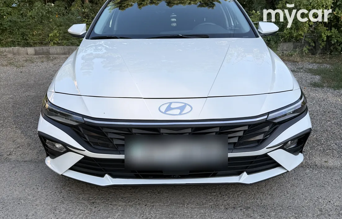 Hyundai Elantra 2024