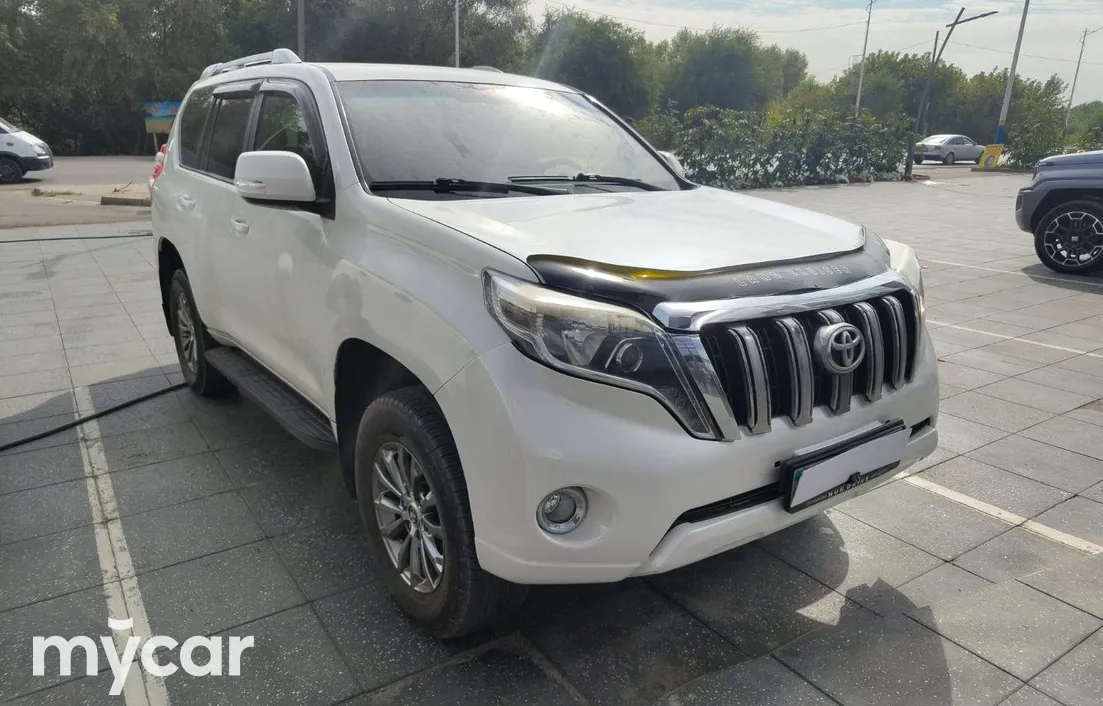 Toyota Land Cruiser Prado 2013