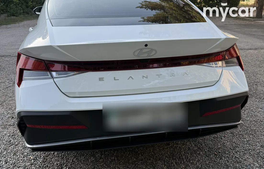 Hyundai Elantra 2024