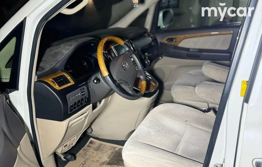 Toyota Alphard 2005