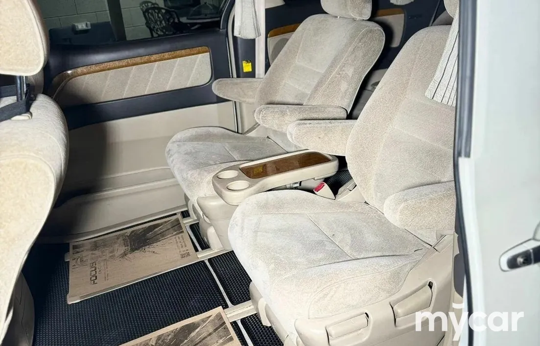Toyota Alphard 2005