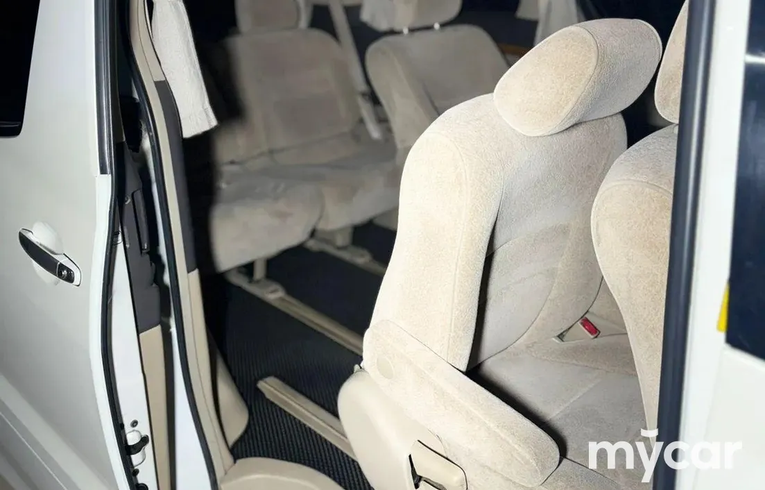Toyota Alphard 2005