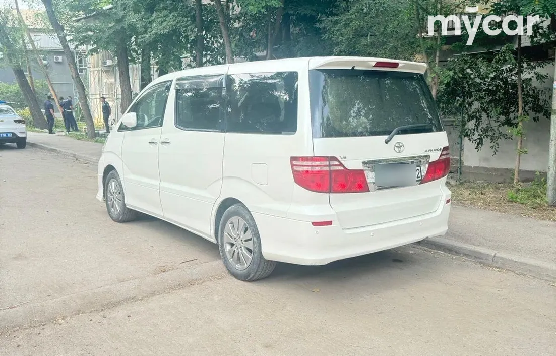 Toyota Alphard 2005