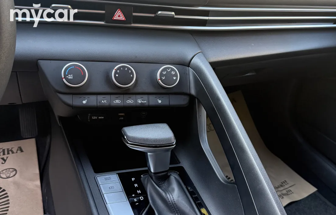 Hyundai Elantra 2024