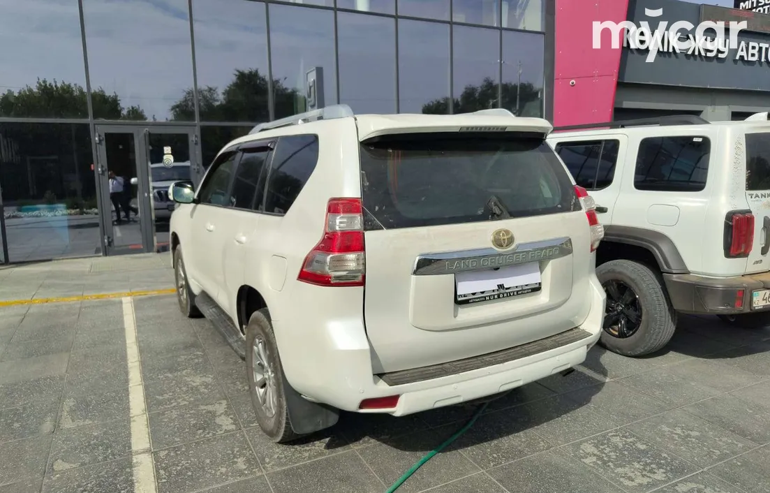 Toyota Land Cruiser Prado 2013