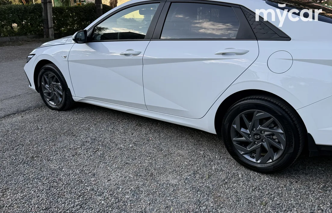 Hyundai Elantra 2024