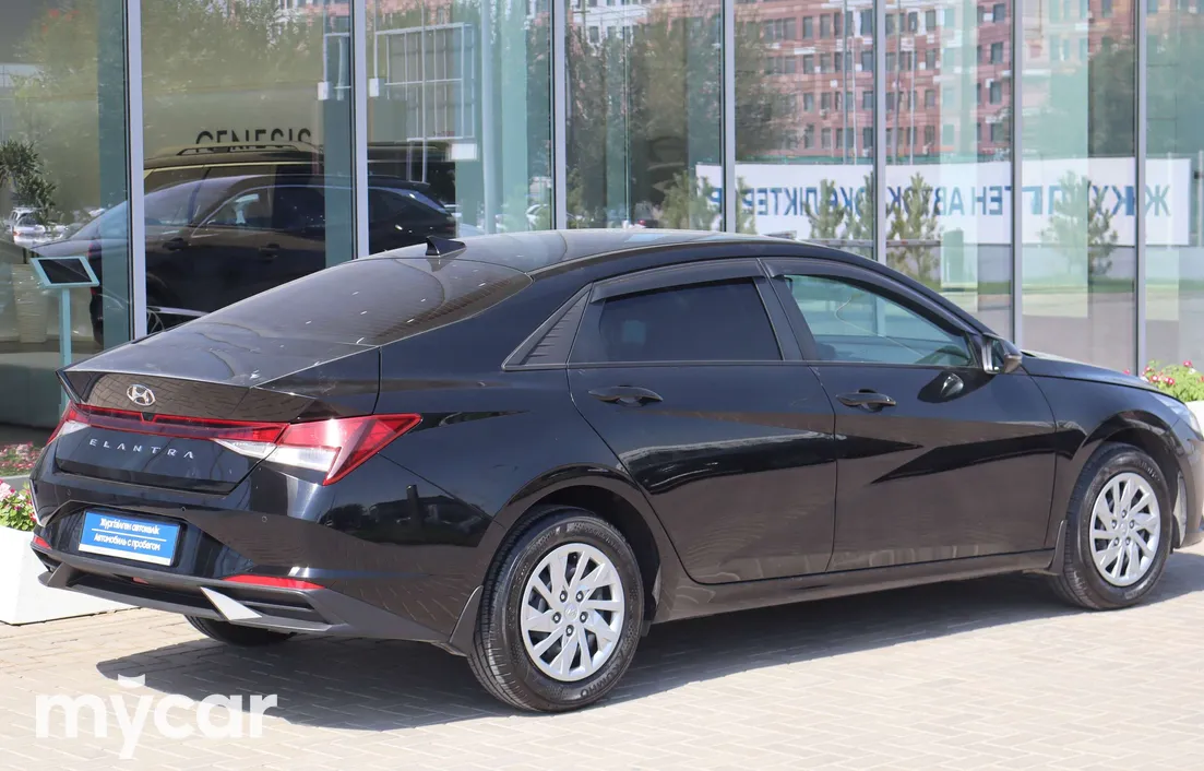Hyundai Elantra 2022