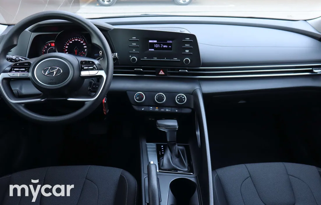 Hyundai Elantra 2022