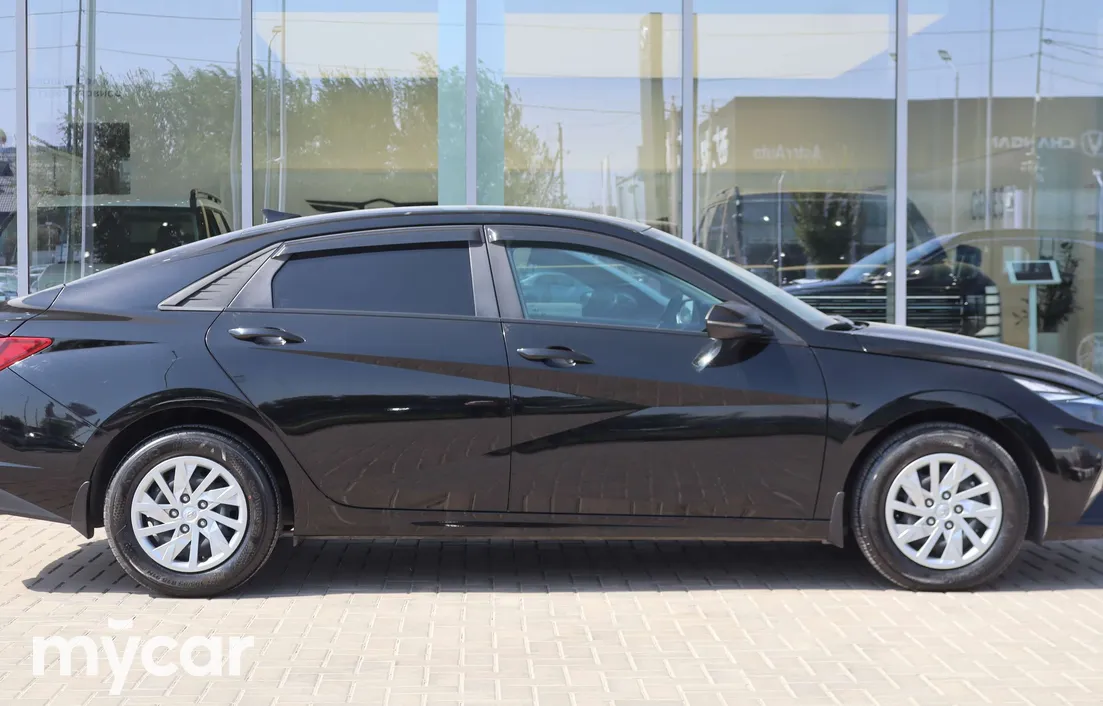 Hyundai Elantra 2022