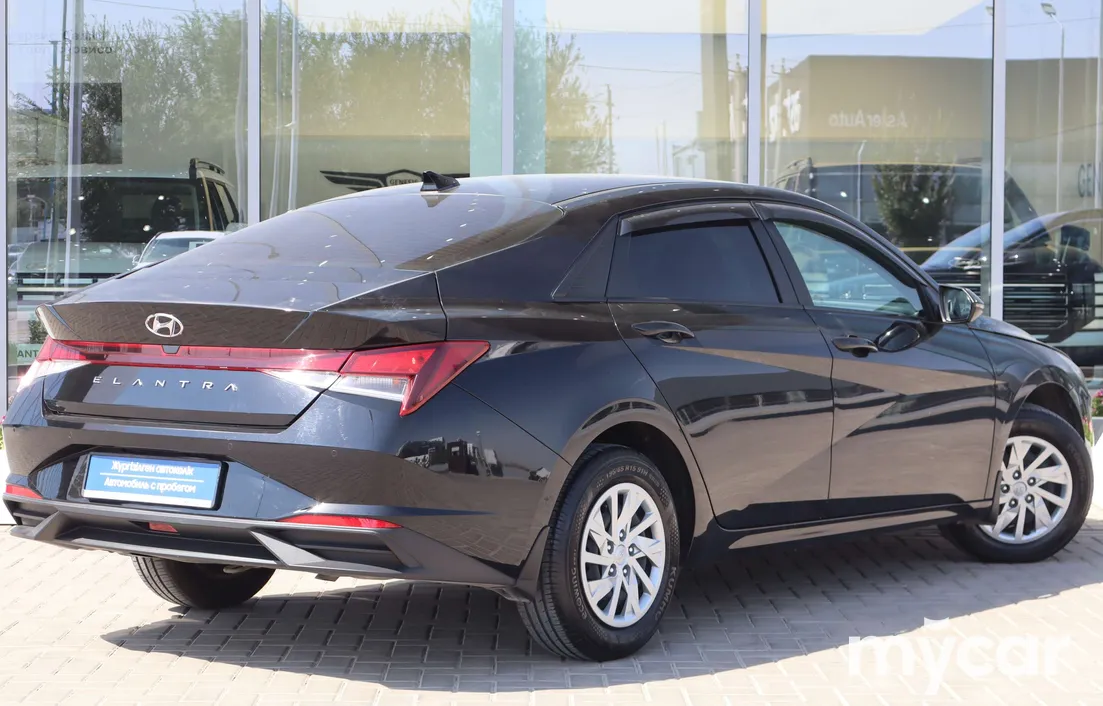 Hyundai Elantra 2022