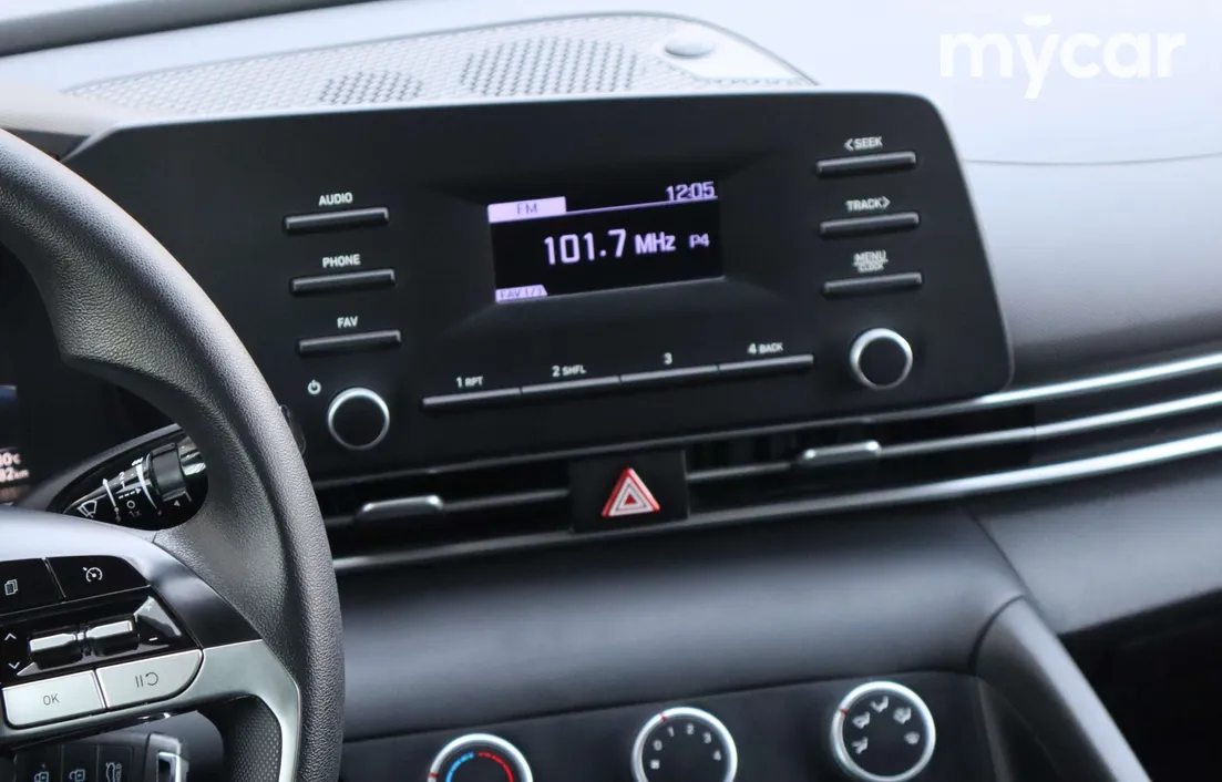 Hyundai Elantra 2022
