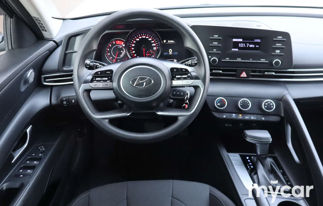 Hyundai Elantra 2022