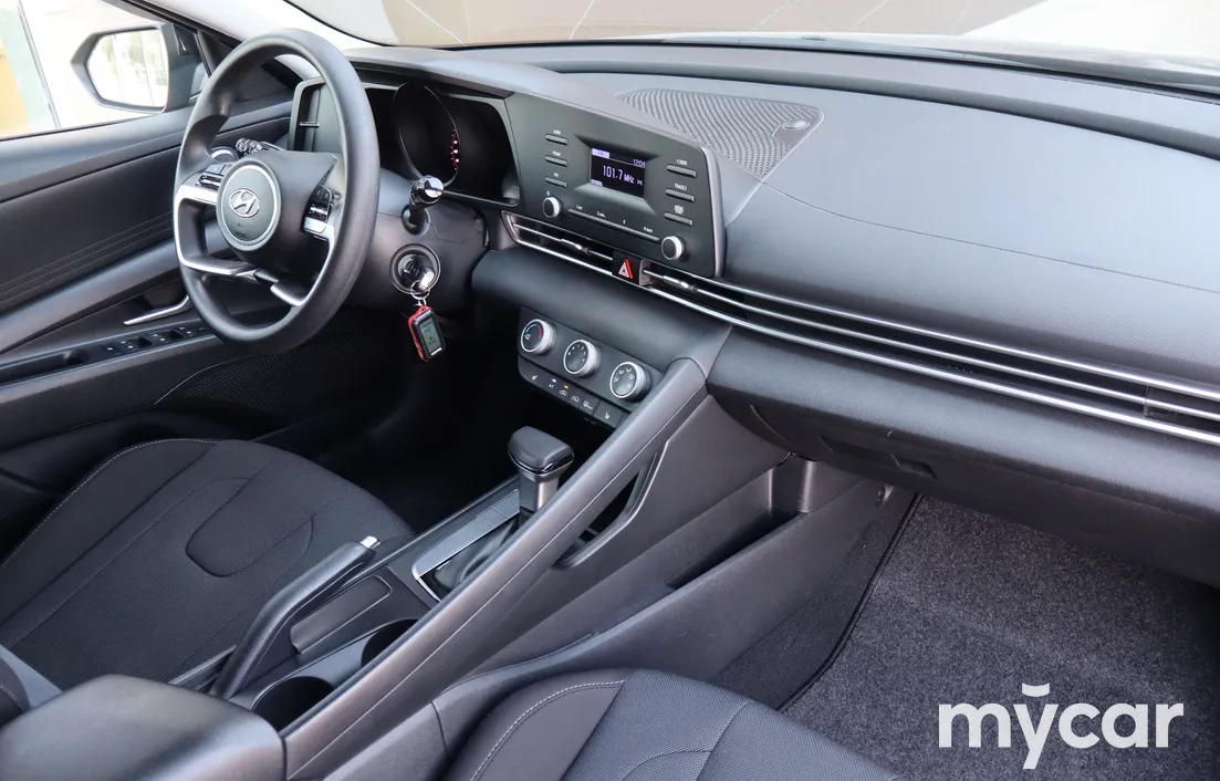 Hyundai Elantra 2022